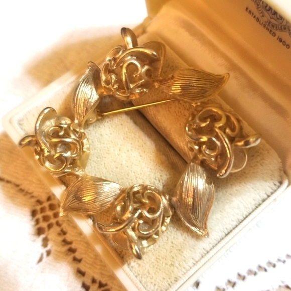 Old RARE Gold Plated Sarah Coventry Brooch - Picture 4 of 5